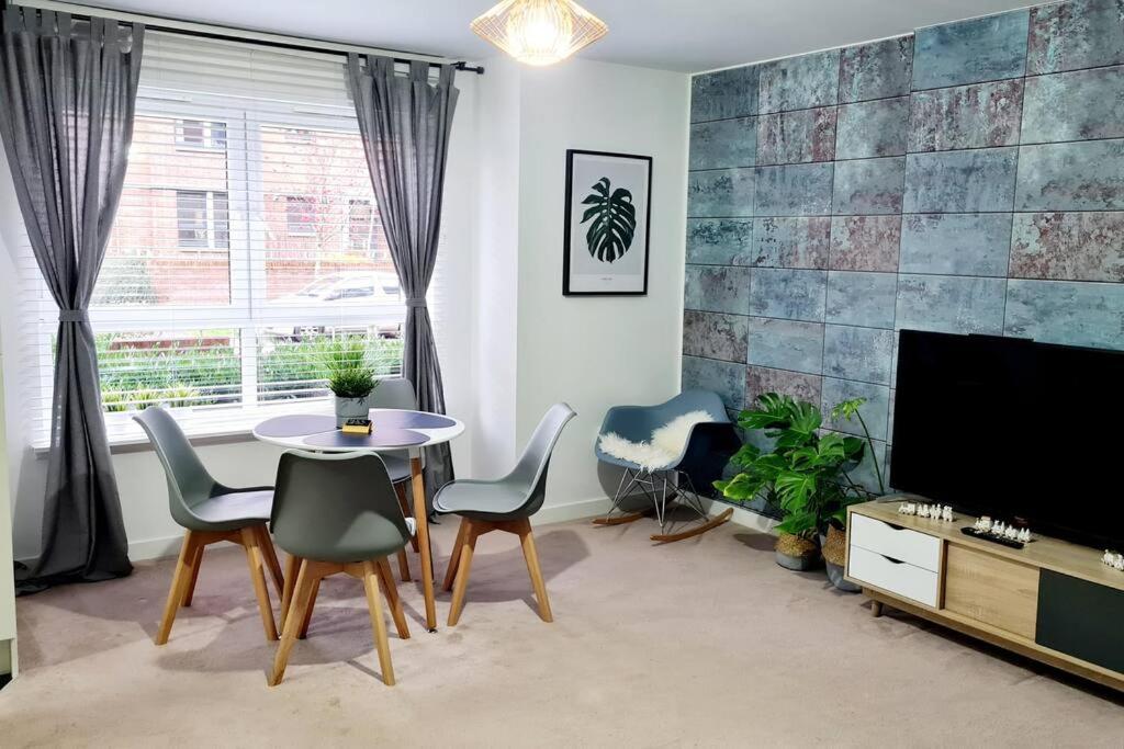 Stylish 2 Bedroom Apartment / Free Gated Parking Glasgow Eksteriør bilde