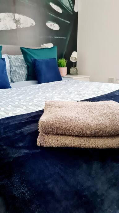 Stylish 2 Bedroom Apartment / Free Gated Parking Glasgow Eksteriør bilde