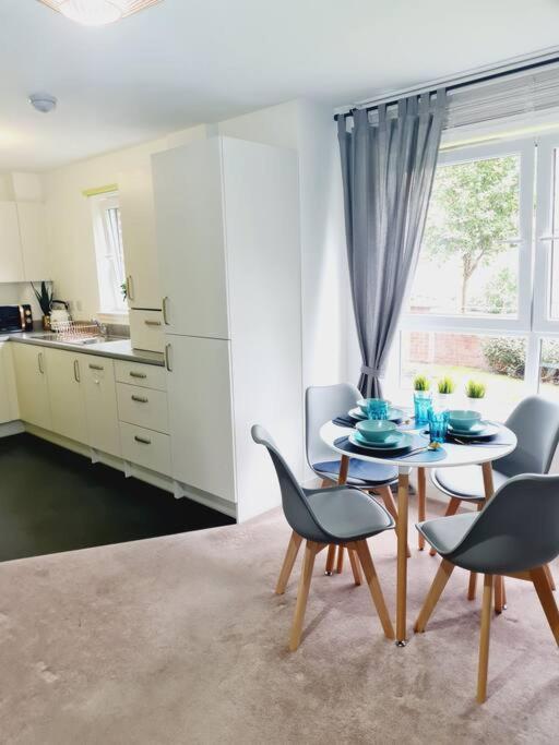 Stylish 2 Bedroom Apartment / Free Gated Parking Glasgow Eksteriør bilde