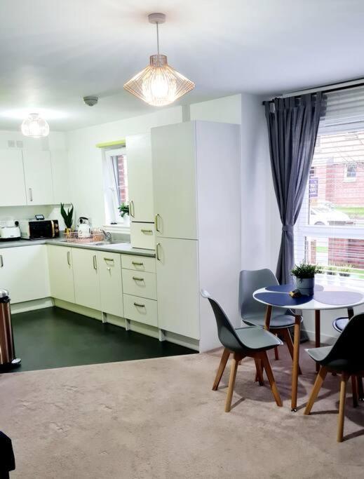 Stylish 2 Bedroom Apartment / Free Gated Parking Glasgow Eksteriør bilde